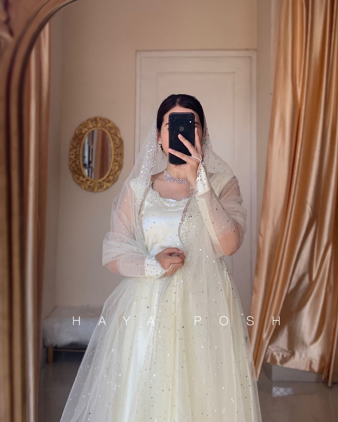 White Moon Lehenga Lehenga Hayaposh India.