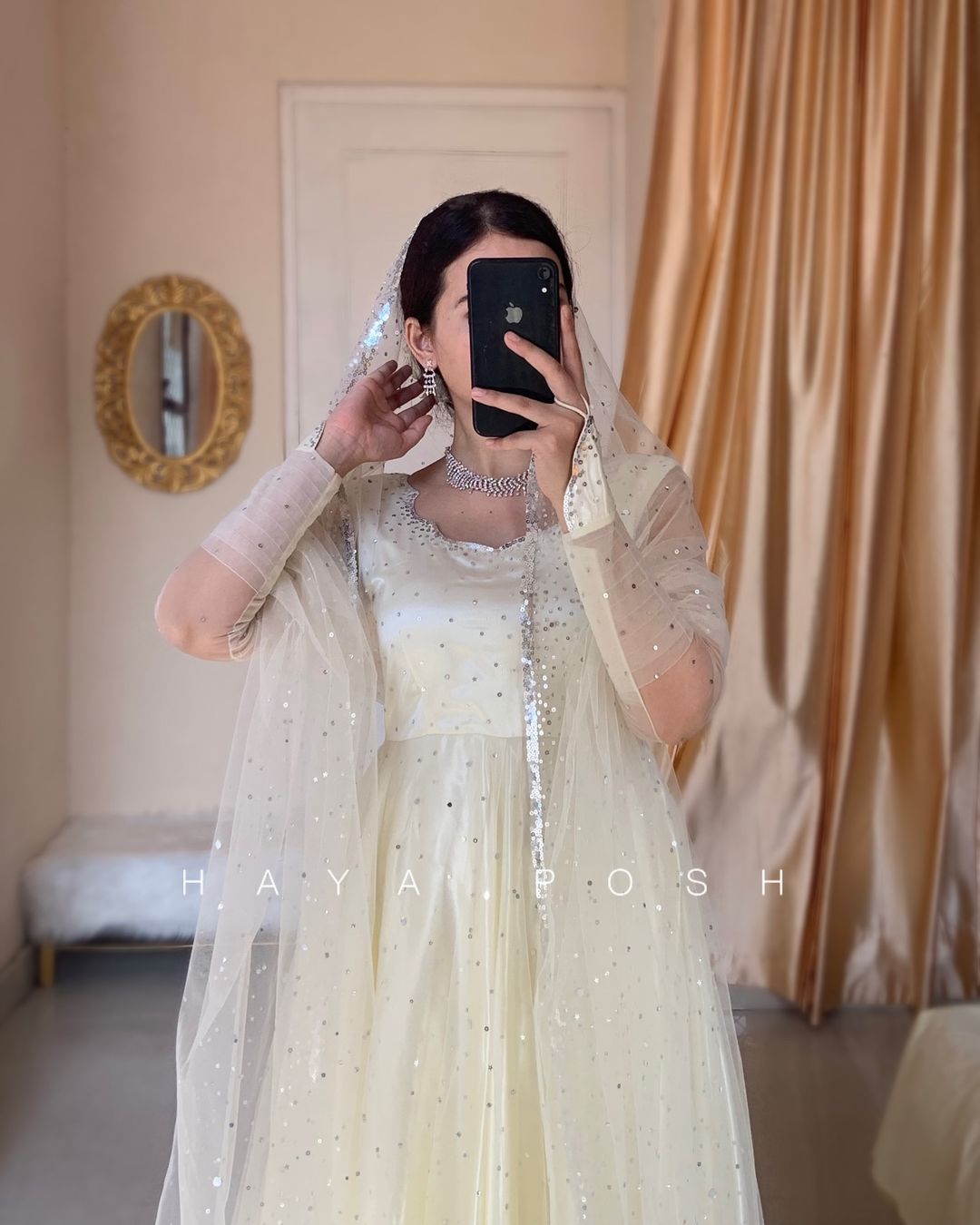 White Moon Lehenga Lehenga Hayaposh India.