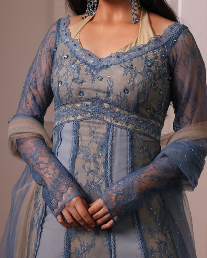 𝐸𝓁𝓈𝒶 ₊˚⊹ ᰔ