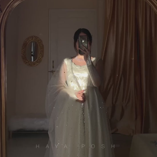 White Moon Lehenga Lehenga Hayaposh India.