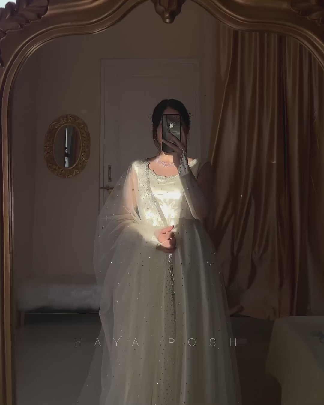 White Moon Lehenga Lehenga Hayaposh India.