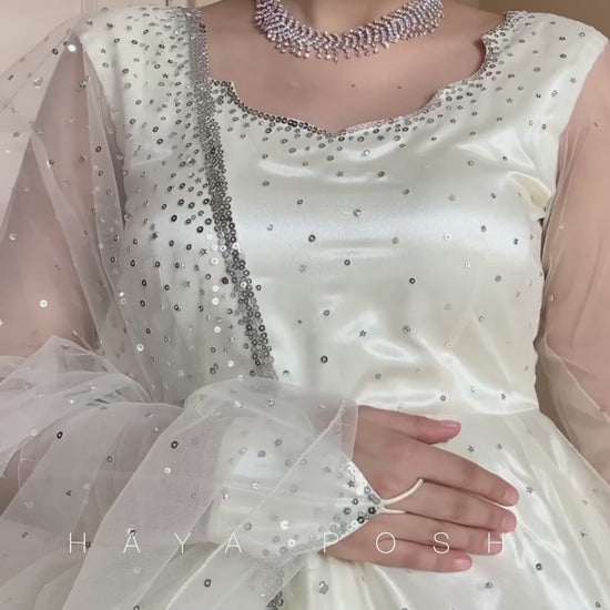 White Moon Lehenga Lehenga Hayaposh India.
