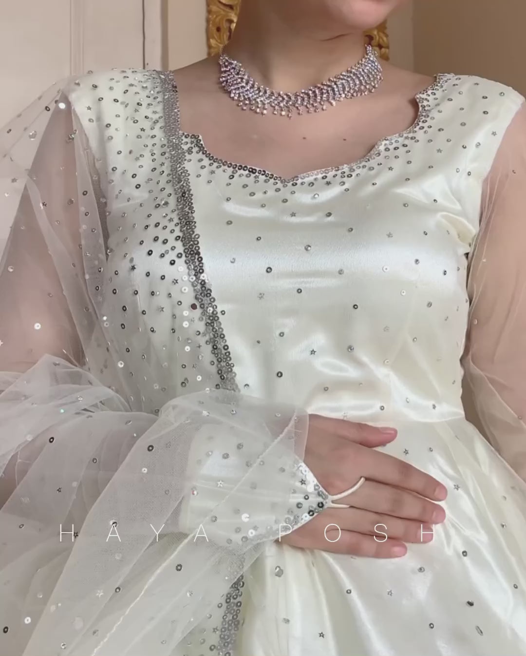 White Moon Lehenga Lehenga Hayaposh India.