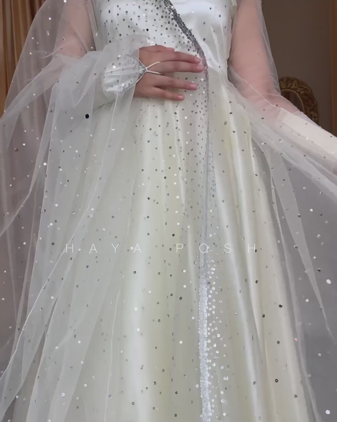 White Moon Lehenga Lehenga Hayaposh India.